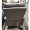 Image 4 : Sandy's - New Grey Leather Recliner - RV: $1100 CAD - H36' x W29"