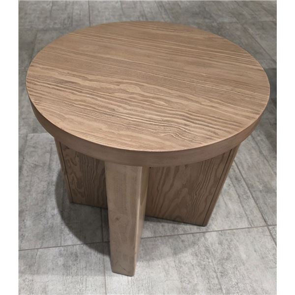 Sandy's - New Wood End Table - RV: $620 CAD - H23" x Dia. 22"
