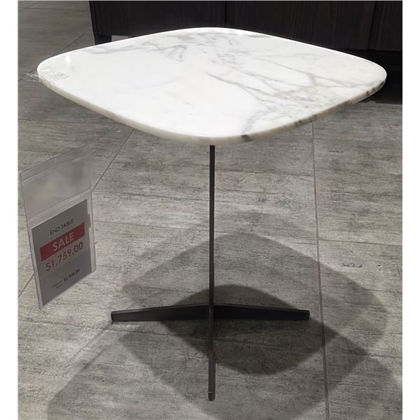 Natuzzi - New Ido End Table - RV: $1950 CAD - Made in Italy - H18.5" x 15.5" x 15.5"