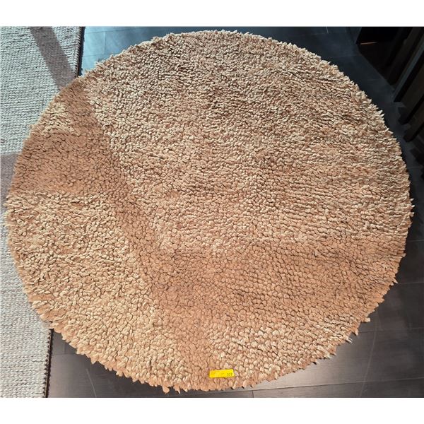 Sandy's - New Round Beige Rug - RV: $600 CAD - Dia. 78"