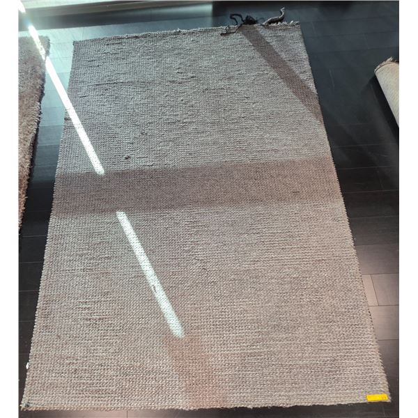 Natuzzi - New Ottavio Grey Rug - RV: $2070 CAD - Made in Italy - 79" x 118" (Condition: the rug edge