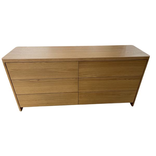 New Sundays Form Dresser White Oak - RV: $2250 CAD (DRE-JU-001-024 / without box)