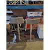 Image 3 : 3 pc - Grey Leather Adjustable Height Swivel Bar Stools
