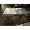 Image 2 : White Table / Desk - 59x29.5x29.5"