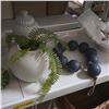 Image 3 : Shelf - White Sculpture, Jars, Vase, Hanging Beads, Display Bowl, Etc.