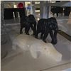 Image 2 : Group - Elephant Décor, Glasses, Trays, Containers & Tea Cups