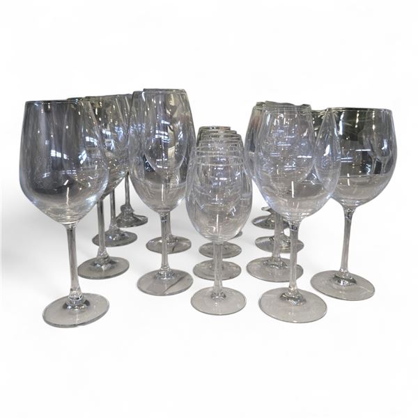 Group - Wine Glasses - (x19)