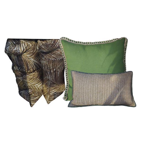 Shelf - x4 Throw Pillows - x2 Floral, x2 Woven