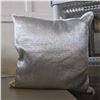 Image 3 : Shelf - x5 Throw Pillows - Dark Grey & White/Silver