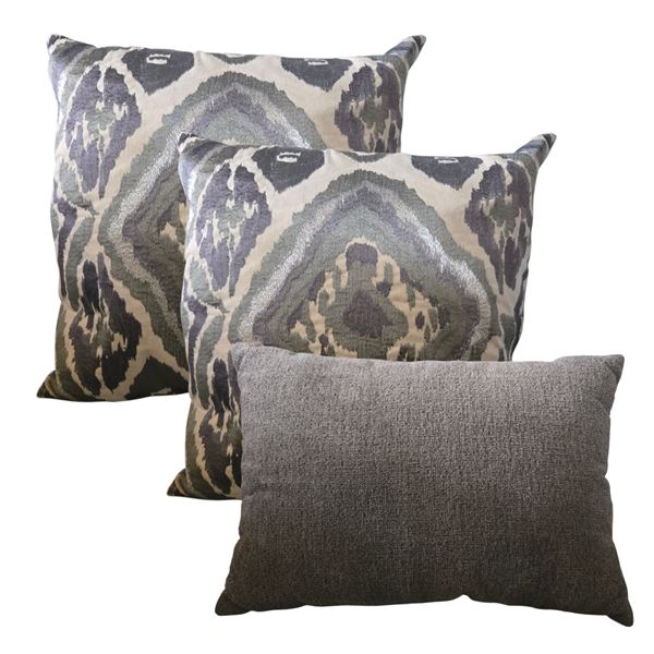 Shelf - x3 Throw Pillows