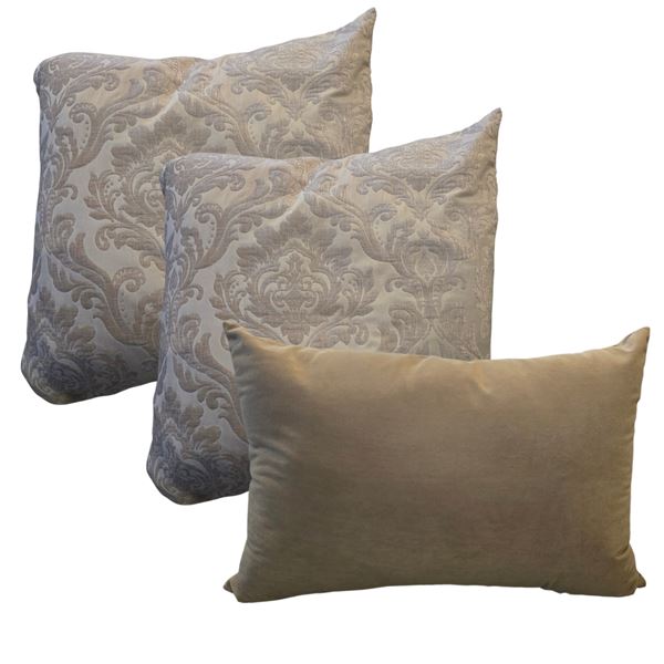 Shelf - x3 Throw Pillows - Venetian Design