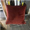 Image 2 : Shelf - x2 Red & Cream Two Tone Throw Pillows