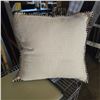 Image 3 : Shelf - x2 Long Throw Pillows & Black & White Throw Pillow