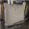 Image 4 : Shelf - x3 Throw Pillows - Beige / Tan Fabric & Textured Silver