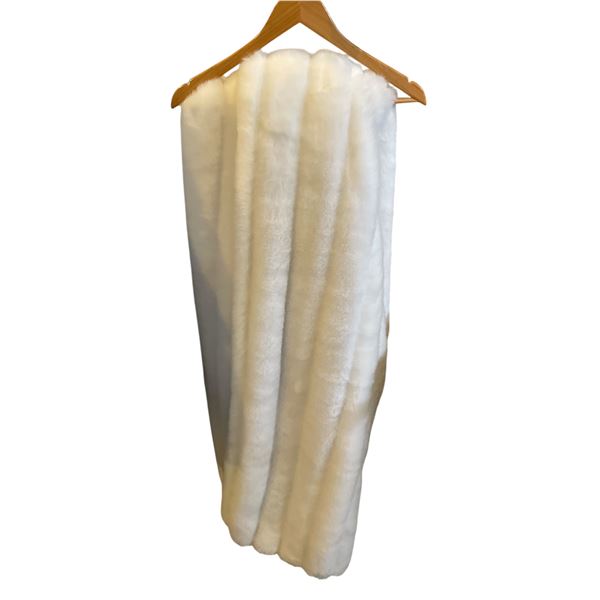 Whit Faux Fur Blanket - 60x84"