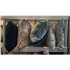 Image 2 : Shelf - x6 Throw Pillows - Blue, Cream, Grey & Green