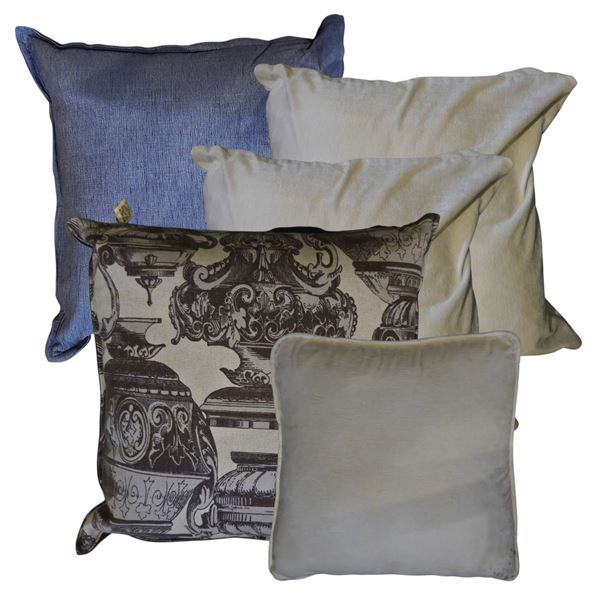 Shelf - x5 Throw Pillows - White, Blue & Venetian Design