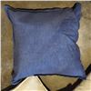 Image 5 : Shelf - x5 Throw Pillows - White, Blue & Venetian Design
