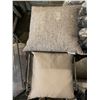 Image 2 : Shelf - x4 Throw Pillows - Silver Textured & Two Tone Fabric