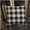 Image 4 : Shelf - x4 Throw Pillows - Blue/Grey, Cream w Woven Link & Black & White Checkered
