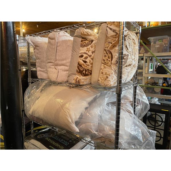 2 Shelves - Assorted Throw Pillows