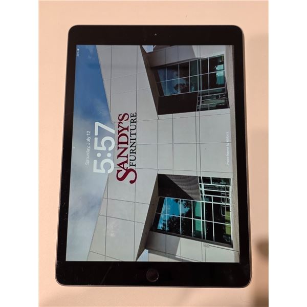 Apple iPad (Model A2270 - works/powers on)