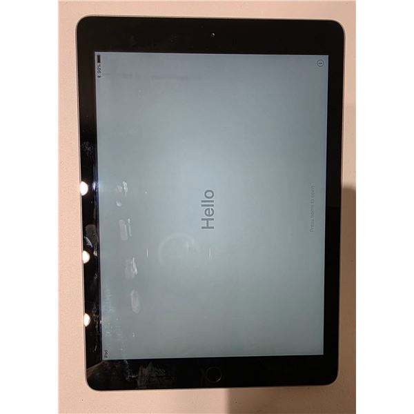 Apple iPad (Model A1822 - works/powers on)