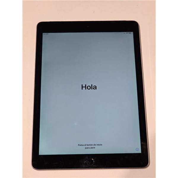Apple iPad (Model A1567 - works/powers on)