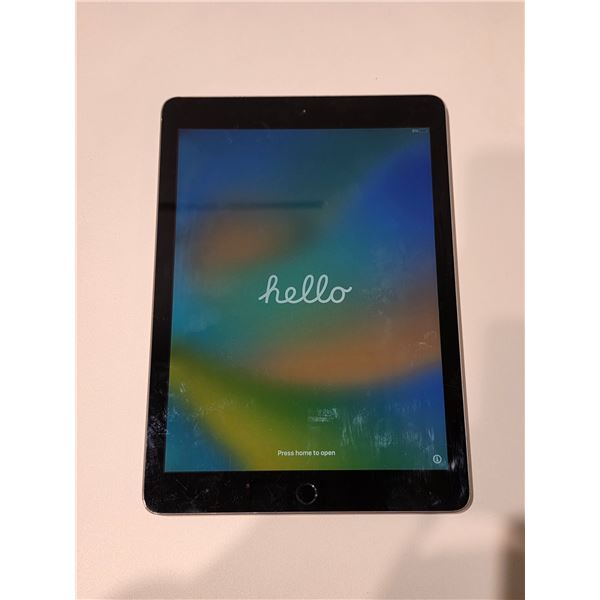 Apple iPad (works/powers on - As Is)