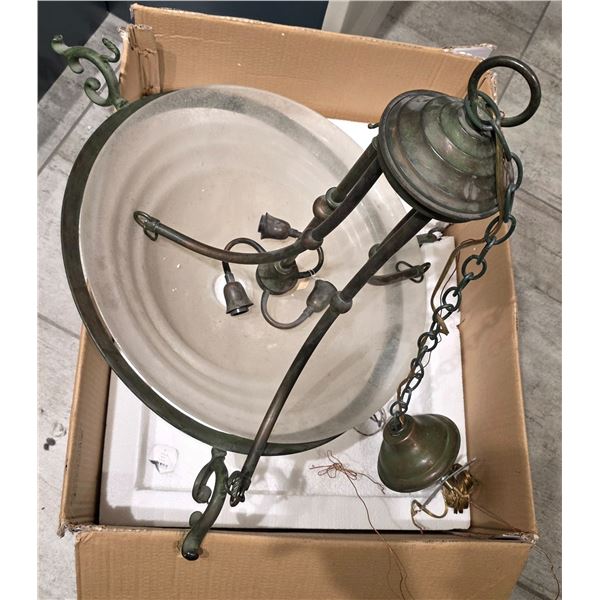 Sandy's - Broyhill Chandelier - RV: $1589 CAD
