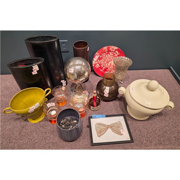 Sandy's - Group of 15-Pcs Assorted Decor Lot - RV: $1000+ CAD