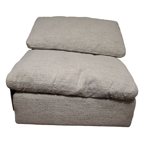 New Moe's Terra Slipper Chair (1-Pcs) -RV: $1799 CAD - Coastside Sand  (store display item without b