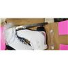 Image 3 : NEW GIRLS SIZE 4 FIGURE SKATES