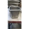 Image 4 : 32 VOLLRATH STAINLESS SUPER PANS, ASSORTED SIZE 10X12, 6X7 AND 13X7