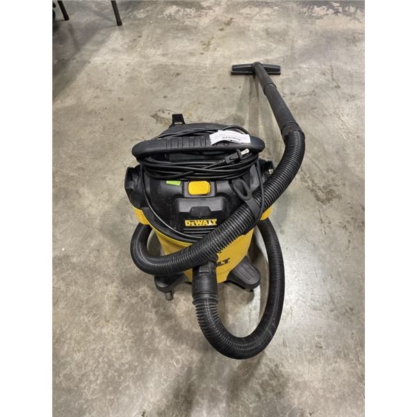 DEWALT 6 GALLON WET DRY SHOP VAC WORKING