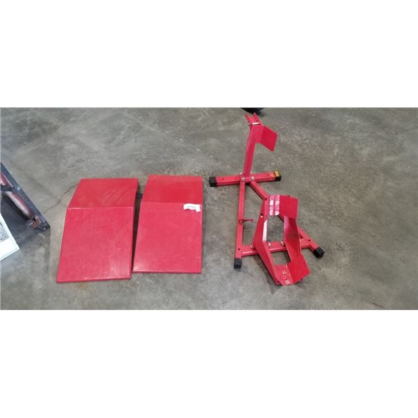 RED MOTORCYCLE / DIRT BIKE WHEEL CHOCK, AND 2 RAMPS