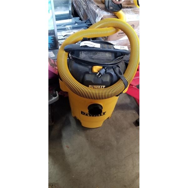 DEWALT SHOP VAC WITH HOSE, WORKING