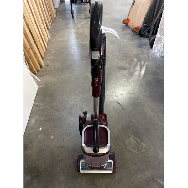 SHARK LIFT AWAY UPRIGHT VACUUM WORKING