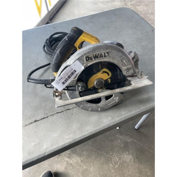 DEWALT 7-1/4 INCH CURCULAR SAW, MODEL DWE575SB TESTED WORKING