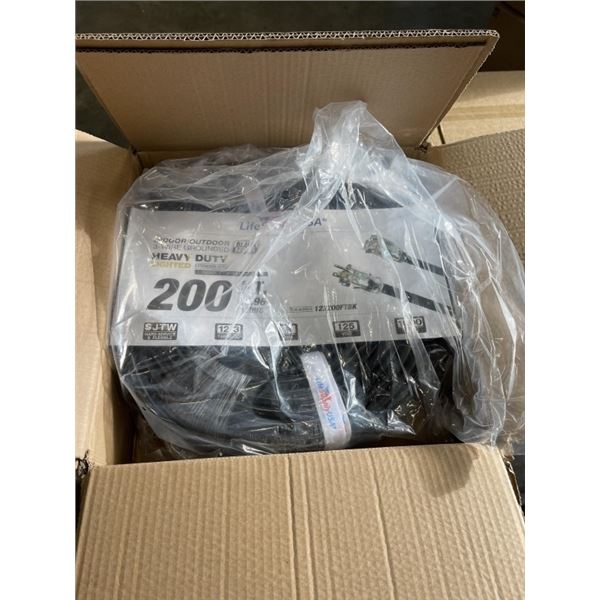 NEW INDOOR OUTDOOR 200FT 3 WIRE LIGHTED EXTENSION CORD, 12AWG