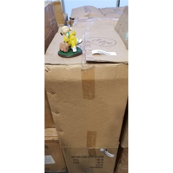 NEW CASE OF APPROX. 40 CHINESE FIGURINES