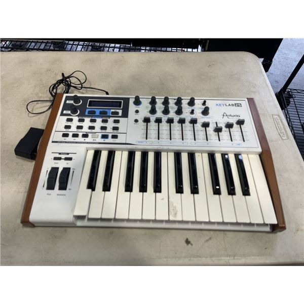 ARTURIA KEY LAB 25 UNIVERSAL CONTROLLER