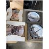 Image 5 : 21 VINTAGE COLLECTIBLE COLLECTOR PLATES