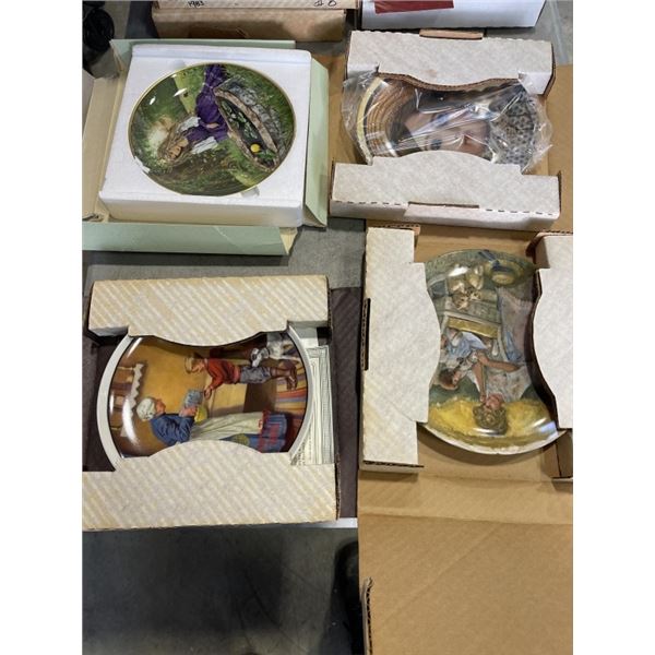 21 VINTAGE COLLECTIBLE COLLECTOR PLATES