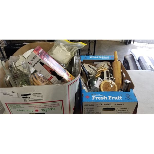 2 BOXES OF VINTAGE KITCHEN ITEMS