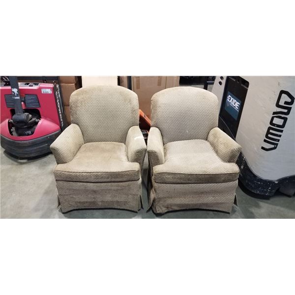 PAIR OF UPHOLSTERED LIVING ROOM CHAIRS
