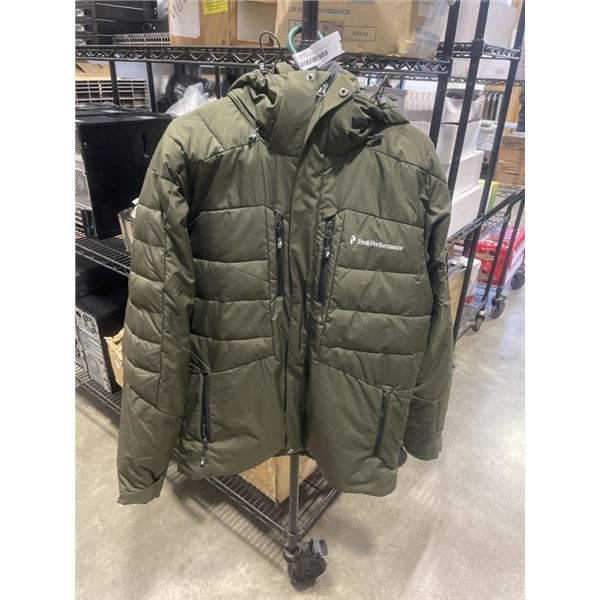 PEAK PERFORMACE MEDIUM WINTER COAT