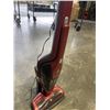 Image 4 : ELECTROLUX CORDLESS 2-IN-1 VACUUM WITH CHARGER WORKING