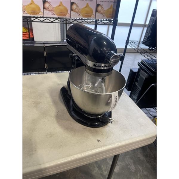 KITCHEN AID CLASSIC BLACK STAND MIXER WITH BOWL AND 2 ATTACHMENTS