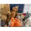 Image 3 : LARGE TOTE OF NOSTALGIC STUFFED PLUSHIES